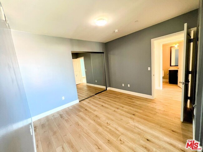 Building Photo - 5525 W Olympic Blvd