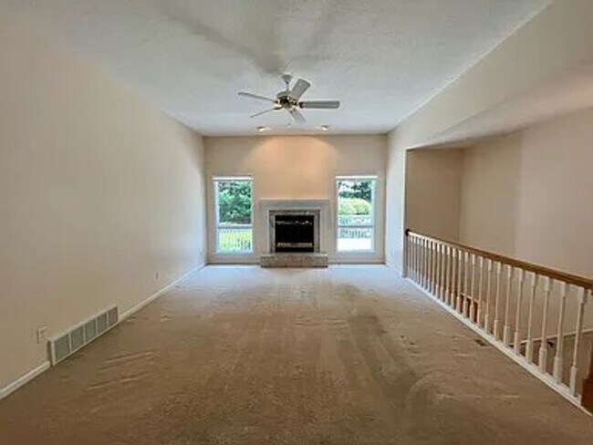 Building Photo - 4-bedroom 3 bath home in Saint joseph