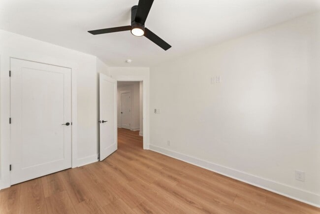 Building Photo - LIKE NEW Townhome in Winchester...Walking Distance to Downtown Square!