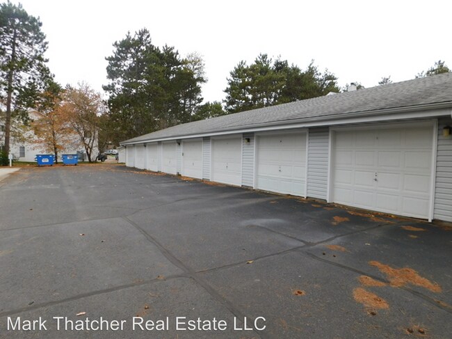 Building Photo - 261-271 Oakwood Ave