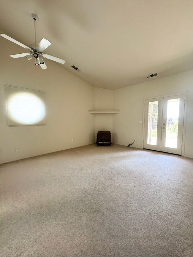 Building Photo - Fantastic Duplex in Desirable Location