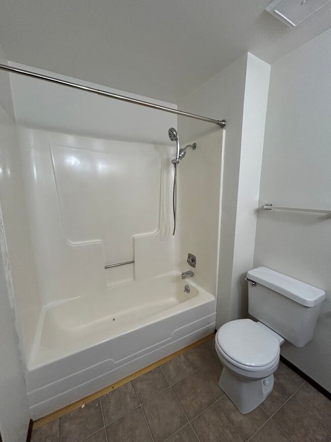 Building Photo - $500 off 1st Month's Rent!!! Charming Home on .25 acre Lot!