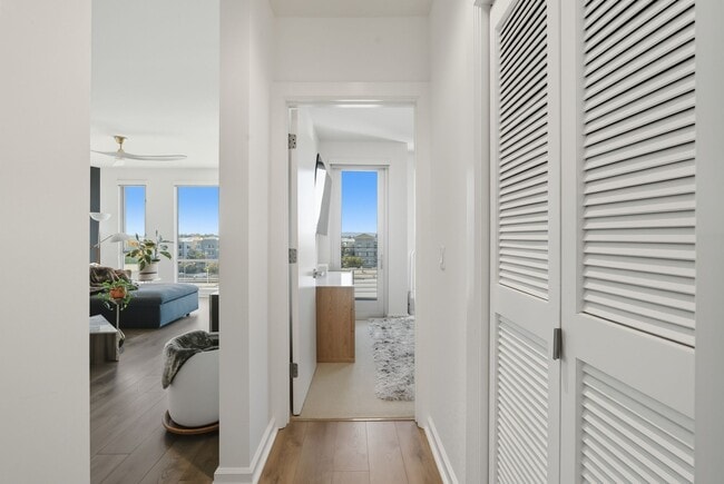 Building Photo - 200 2nd St