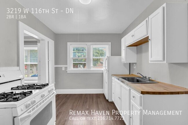 Building Photo - 3219 W 116th St