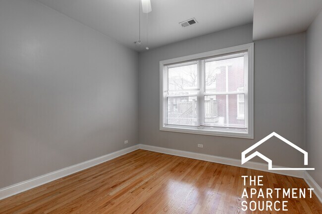 Building Photo - 4502 N Sheridan Rd