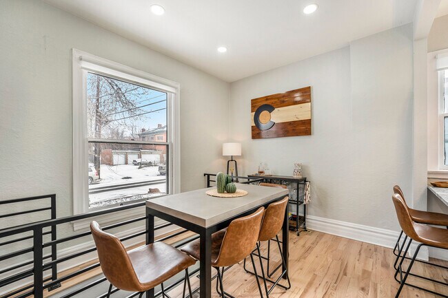 Building Photo - 832 26th St