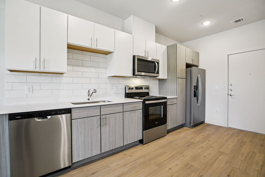 Building Photo - Matador