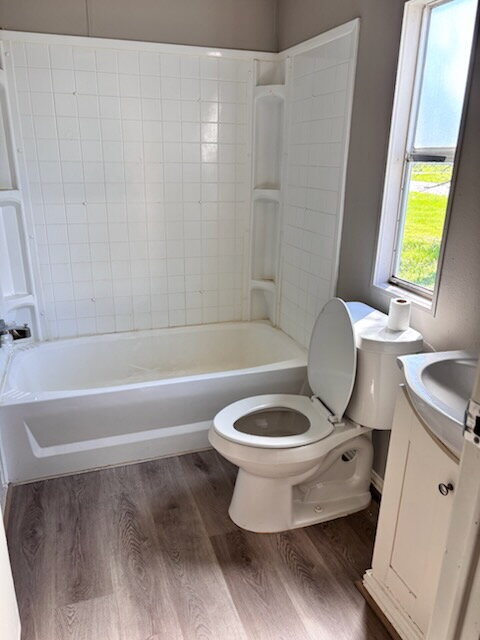 Building Photo - 127 Country Oaks St