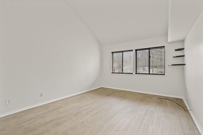 Building Photo - 132 Stonemeadow Dr