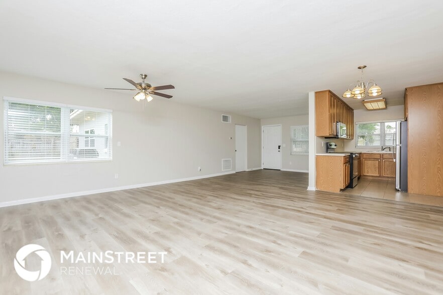 Building Photo - 5730 Oleander Dr