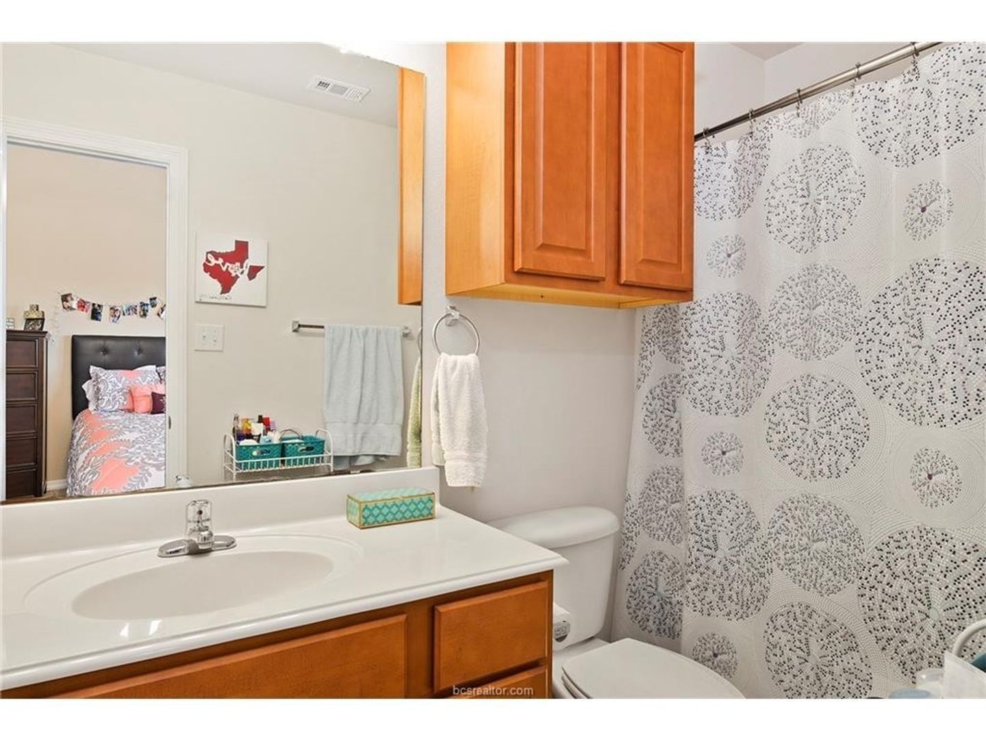 Building Photo - AVAILABLE FOR AUGUST PRE-LEASE!! 4 Bed 4 Bath in River Oaks Community!