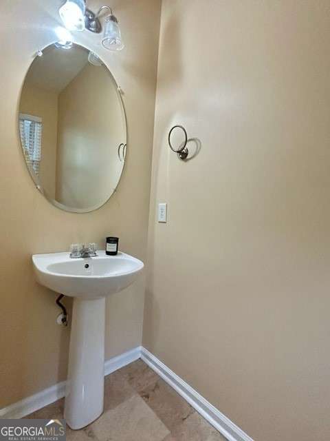 Building Photo - 3455 Fernview Dr
