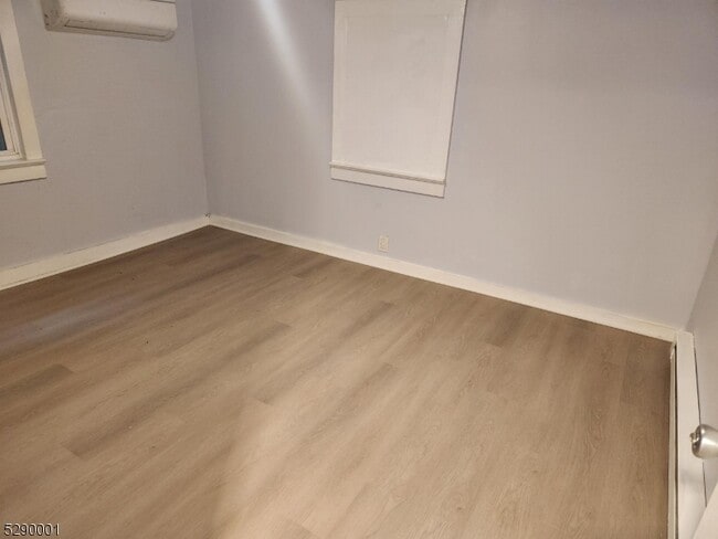 Building Photo - 72 Glenwood Mt Rd