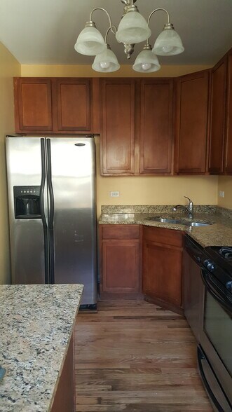 Building Photo - 2243 W Rosemont Ave