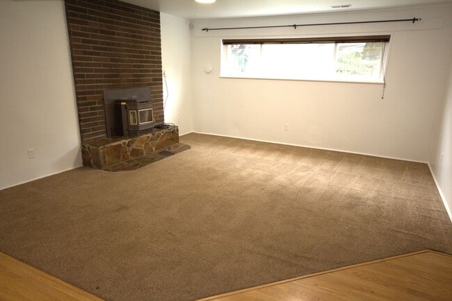 Building Photo - 1412