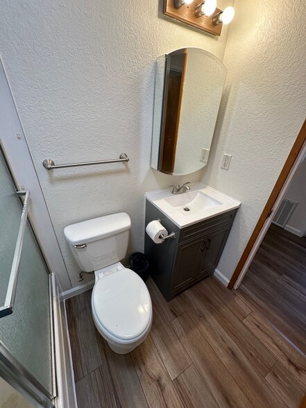 Building Photo - 107 N St SE