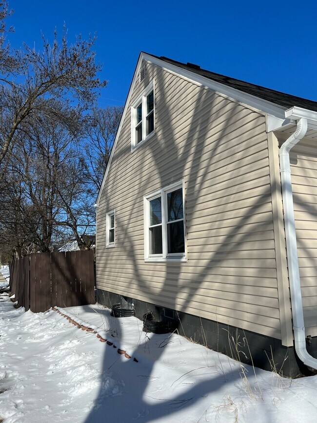 Building Photo - 8634 W Burleigh St