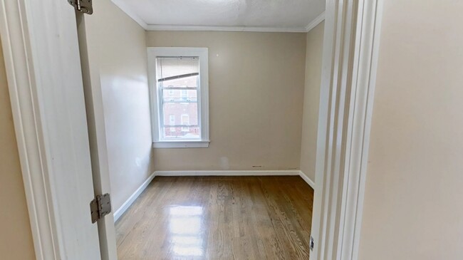 Building Photo - Pet Friendly, Student Friendly, Renovated ...