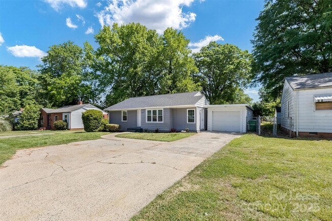 Building Photo - 2237 Ashley Rd