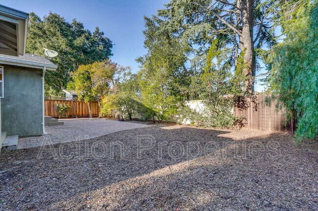 Building Photo - 261 Langton Ave