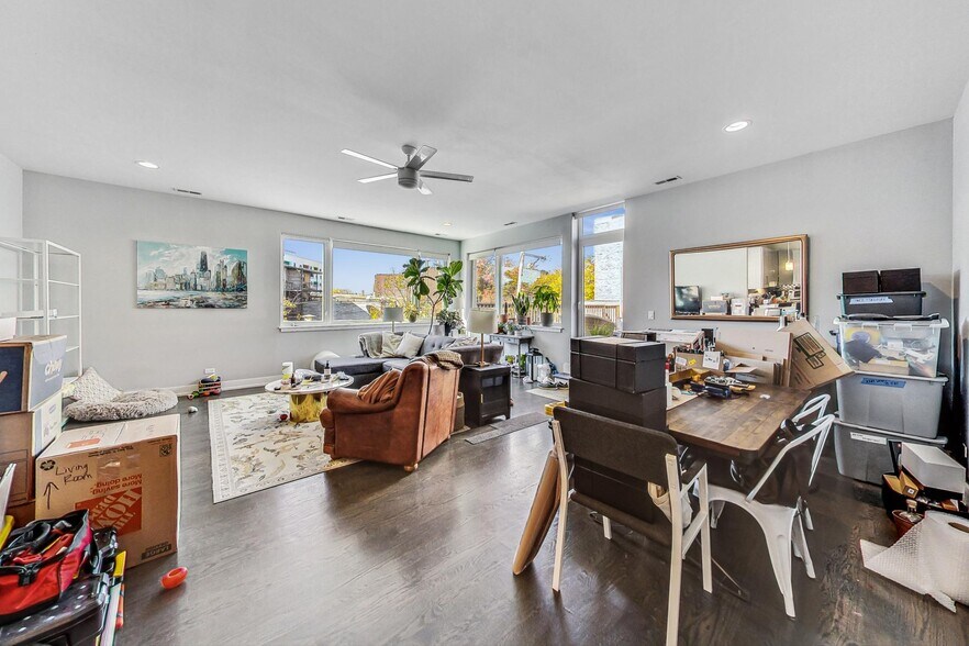 Building Photo - 3620 W Irving Park Rd