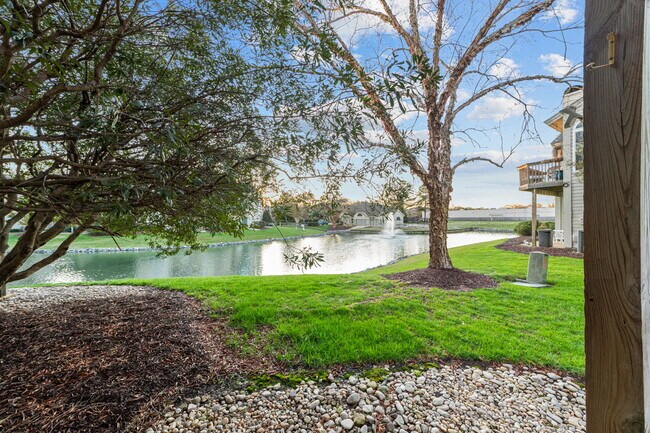 Building Photo - 459 E Lake Cir