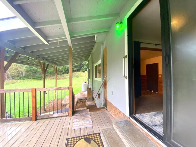 Building Photo - 60 W Puyallup Dr