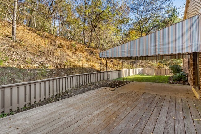 Building Photo - 104 Erin Ct