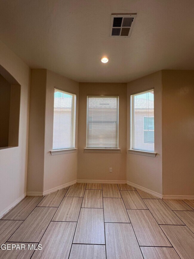 Building Photo - 147 N Manzanita Dr