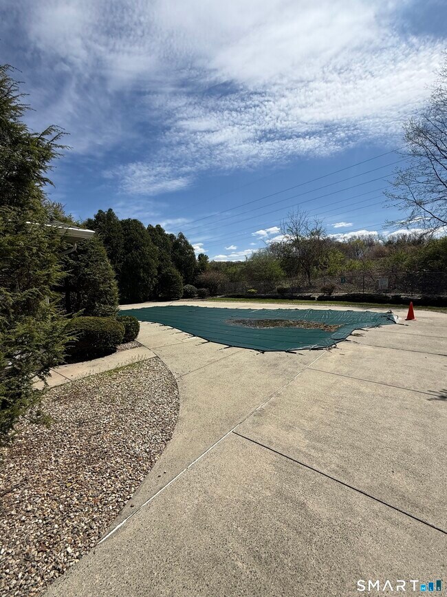 Building Photo - 504 Sandstone Dr