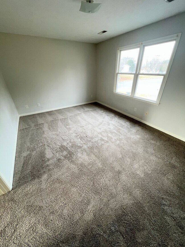 Building Photo - 6118 Igloe Dr