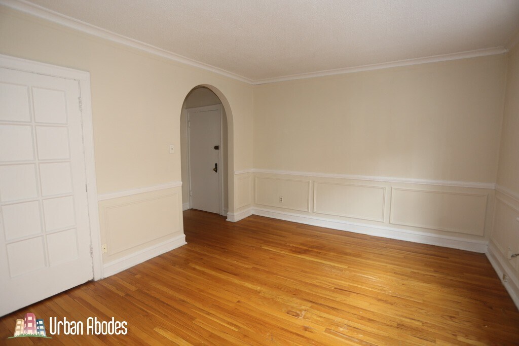 Building Photo - 549 W Surf St