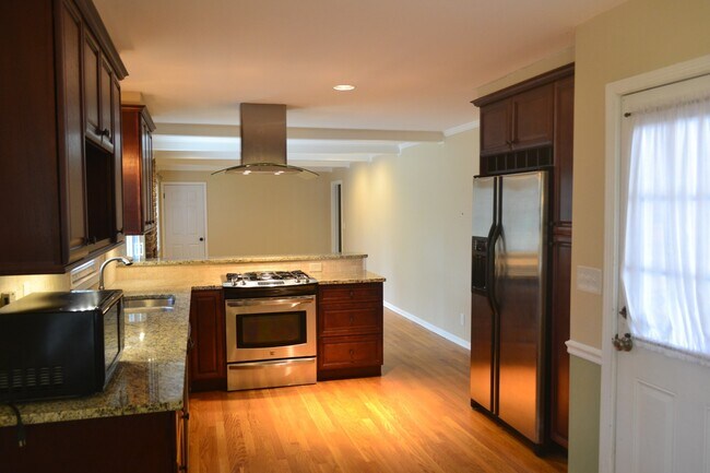 Building Photo - Wonderful Evergreen Hills Community 3 Bed 2 bath Large Lot Single Family Rental