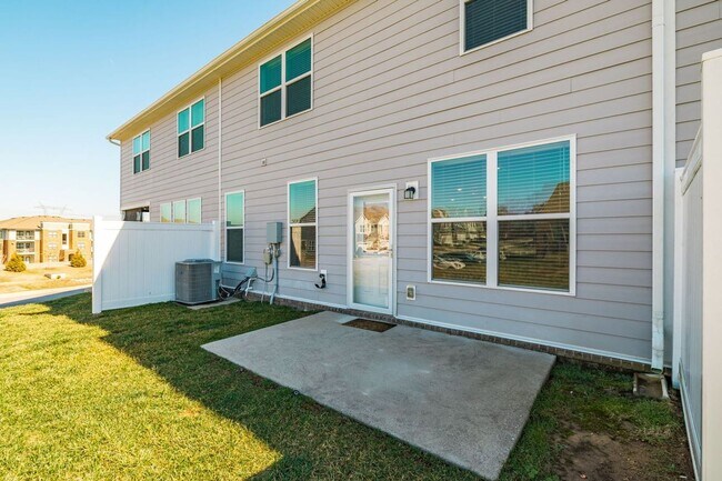 Building Photo - AVAILABLE NOW in Foxland Crossing