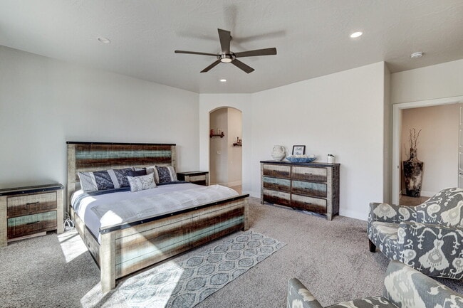 Building Photo - "Charming 3-Bedroom Retreat with 2 Baths and 2150 Sq. Ft. of Comfort in Santa Clara!"