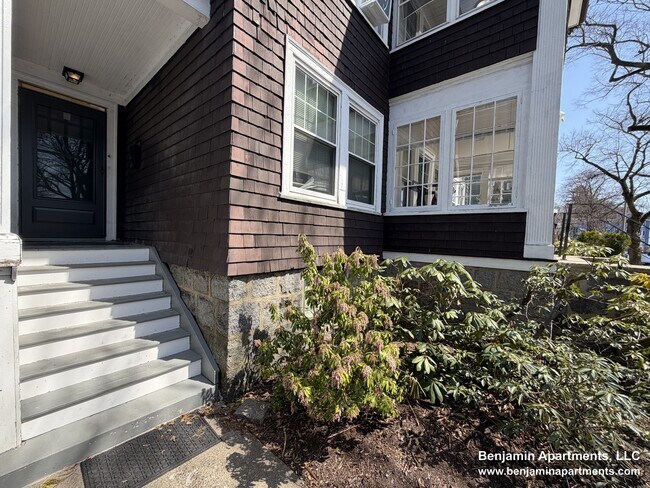 Building Photo - 23 Moraine St