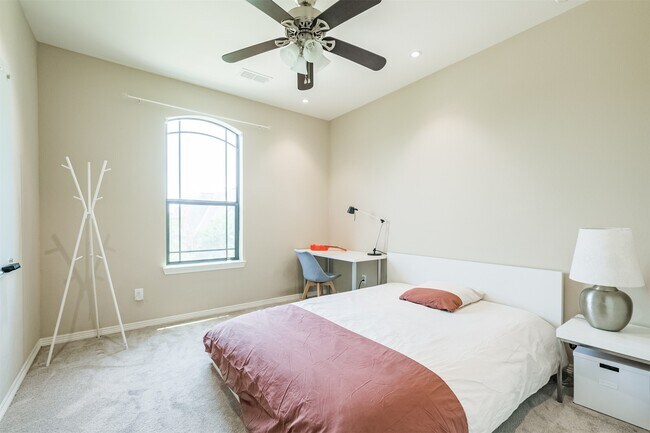 Building Photo - 27002 Calaway Falls Ln