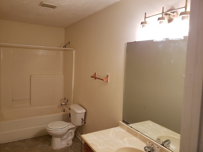 Building Photo - 489 Penny Ln