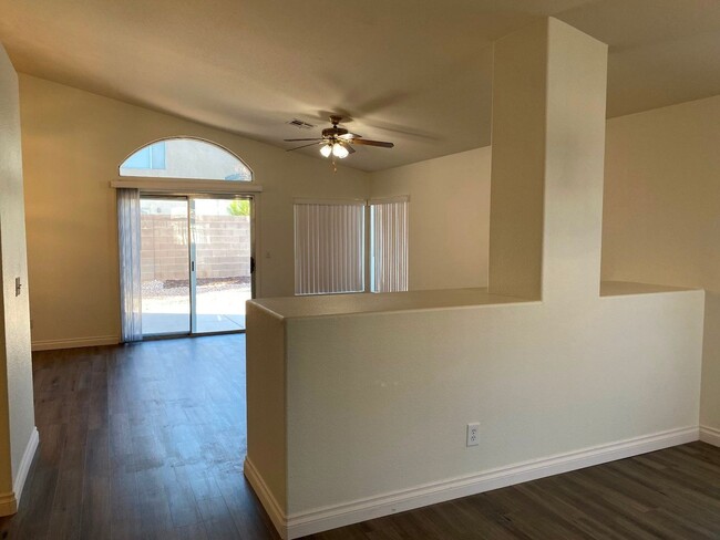 Building Photo - Summerlin - Single Story on Corner Lot