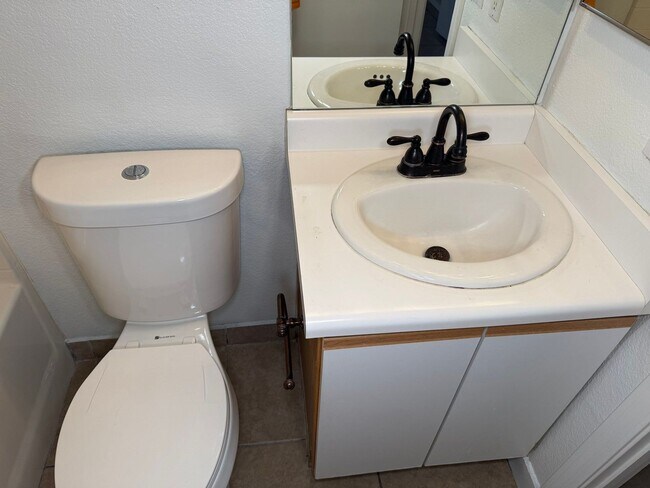 Building Photo - 1162 W 2nd Ave