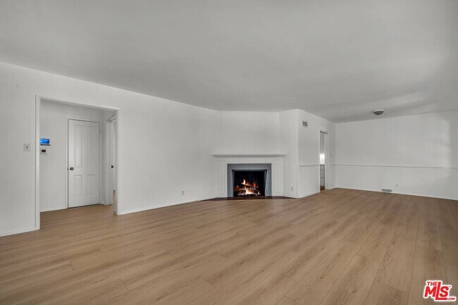 Building Photo - 315 26th St