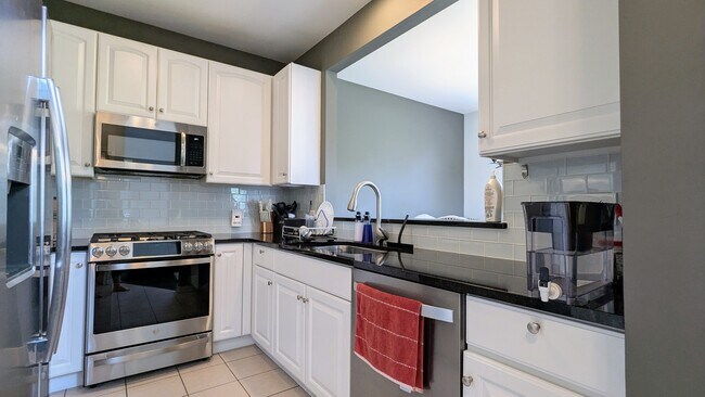 Building Photo - 331 Robin Glen Ln