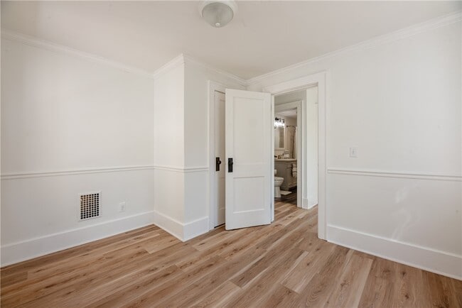 Building Photo - 116 W Spruce St