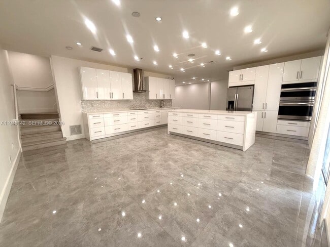 Building Photo - 11271 NW 84th St