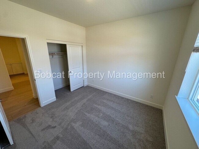 Building Photo - 1484 W Sunset Way