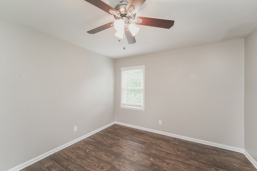 Building Photo - 4944 Springview Rd