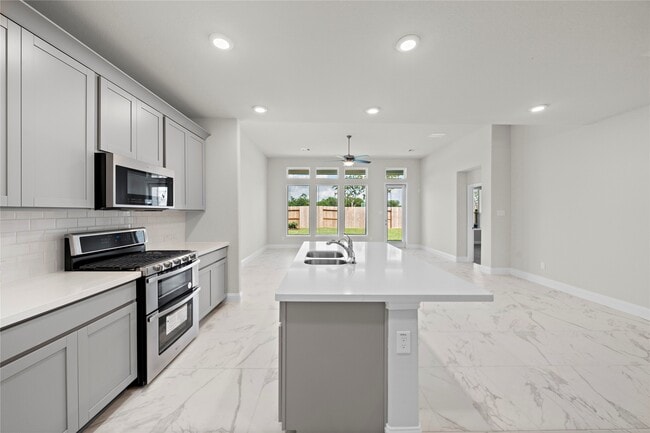 Building Photo - 1718 Forest Mist Dr