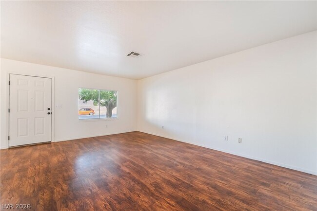 Building Photo - 1611 E Harmon Ave