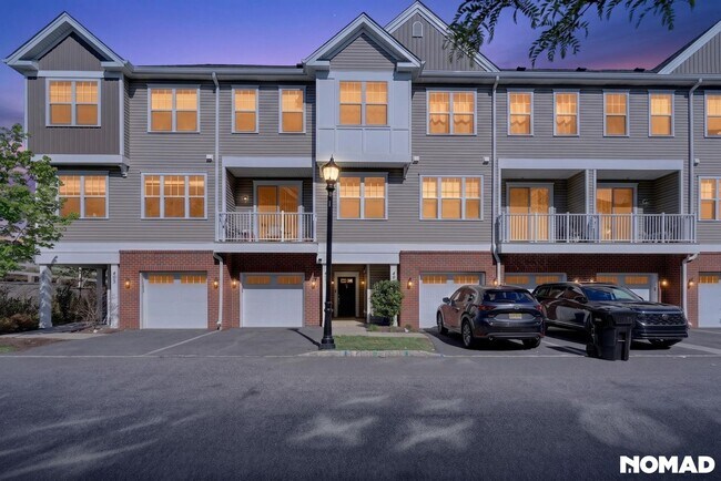 Building Photo - Charming 3BR Townhome in Highland Park
