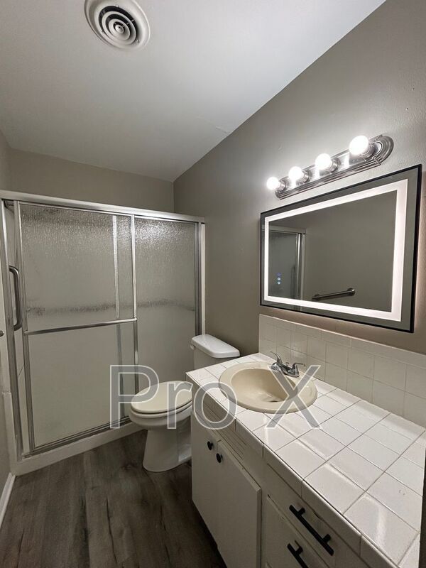 Building Photo - 2001 Westwood Ave